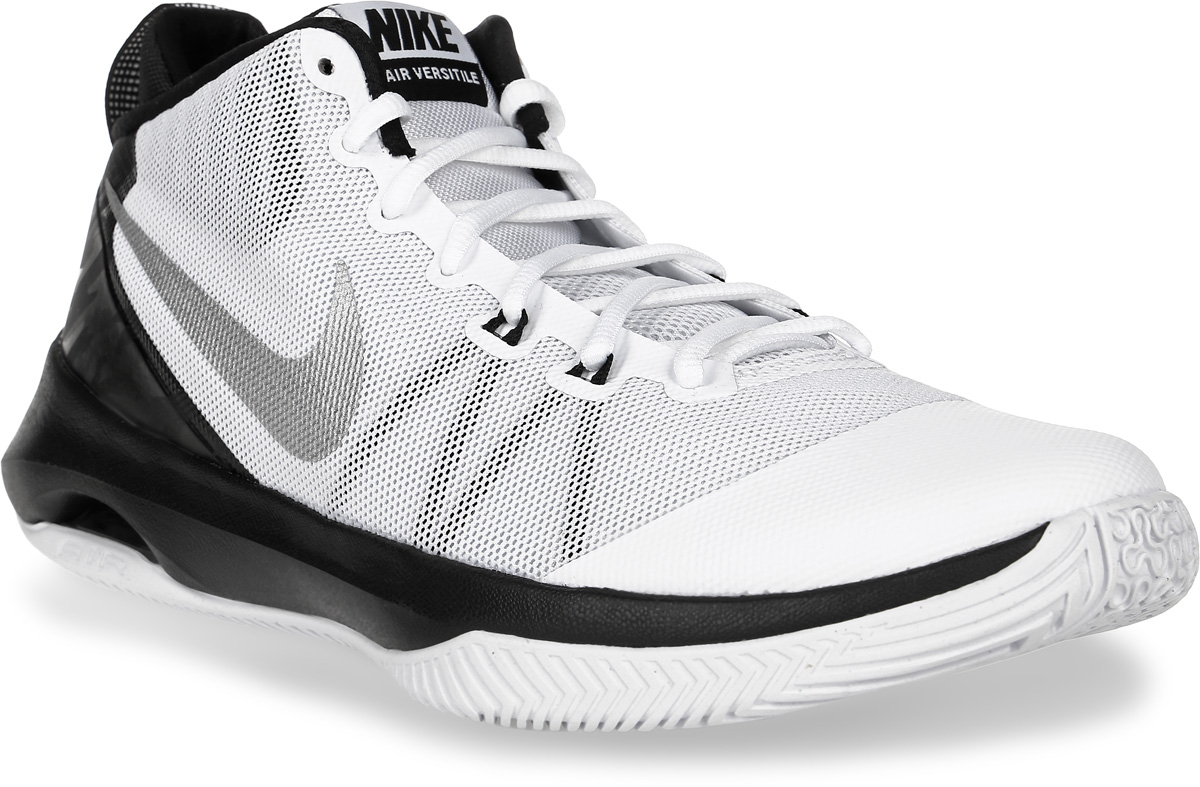 Кроссовки852431-100 Кроссовки852431-100Кроссовки Nike Air из легкого дышащего текстиля с поддерживающими полимерными и кожаными накладками. Шнуровка, текстильная подкладка и стелька Solarsoft, видимая воздушная подушка Max Air для защиты от ударных нагрузок, износостойкая подошва из материала Phylon для амортизации и надежного сцепления с поверхностью.