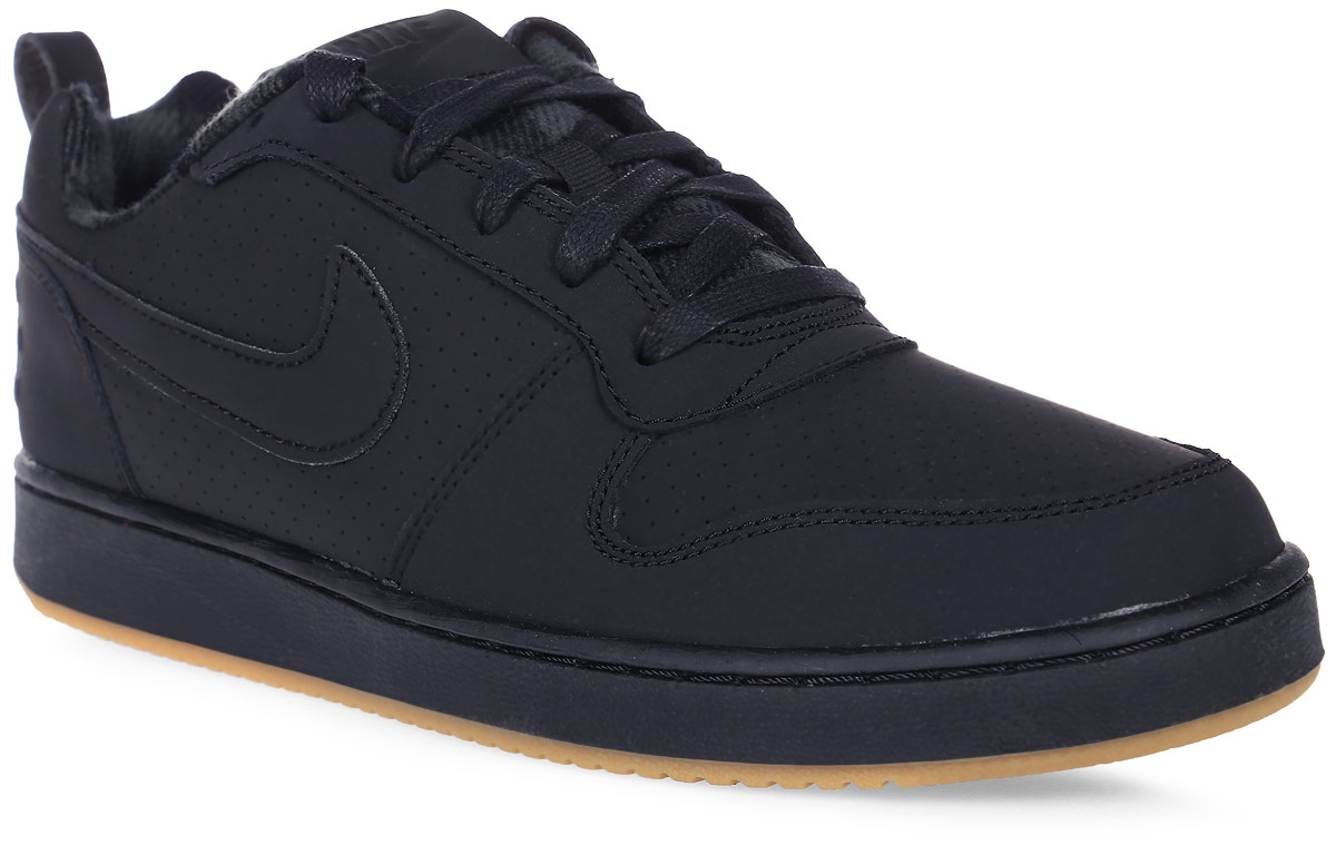 Кроссовки844881-002 Кроссовки844881-002Кроссовки Court Borough Low Prem от Nike выполнены из натурального и искусственного нубука. Подкладка и стелька из текстиля комфортны при движении. Шнуровка надежно зафиксирует модель на ноге. Сетчатый язычок и перфорация для дополнительной вентиляции воздуха. Подошва дополнена рифлением.