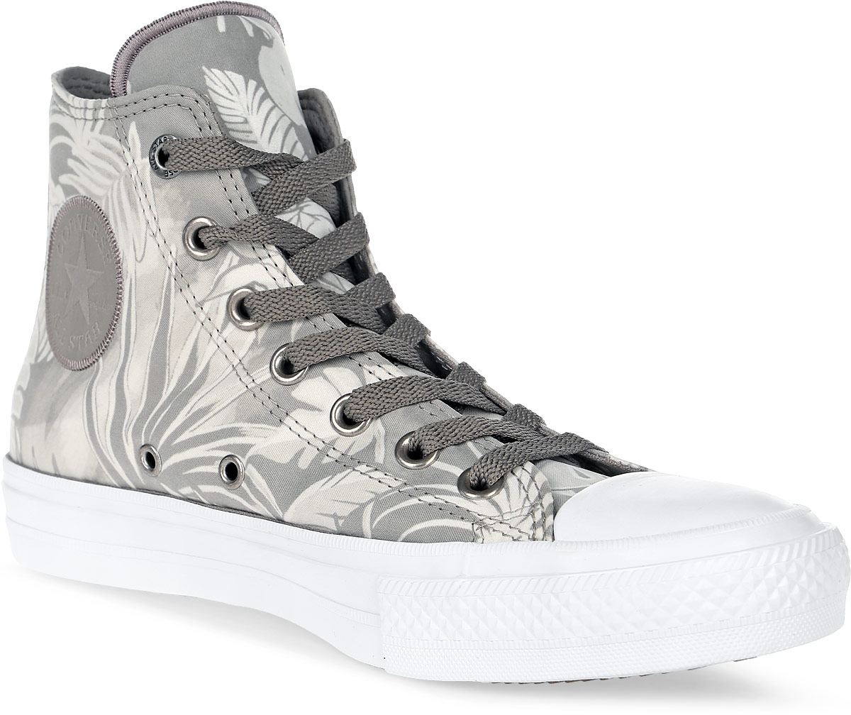 Кеды555983 Кеды555983Высокие женские кеды Chuck Taylor All Star II от Converse созданы для тех, кто предпочитает оригинальный дизайн и непревзойденное качество. Кеды выполнены из плотного текстиля с принтовым рисунком и оформлены нашивкой с фирменным логотипом бренда. Сбоку предусмотрены отверстия с люверсами для вентиляции. Мыс защищен резиновой накладкой. Классическая шнуровка надежно фиксирует обувь на ноге. Стелька и подкладка из мягкого текстиля комфортны при ходьбе. Подошва исполнена из износостойкой резины. Рифление на подошве обеспечивает идеальное сцепление с любыми поверхностями. Эффектные кеды помогут вам создать яркий, динамичный образ.