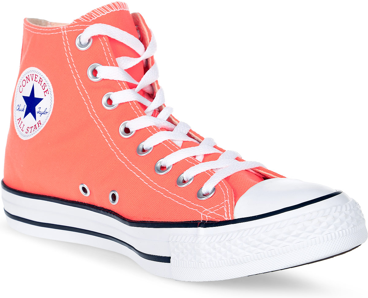 Кеды155739 Кеды155739Высокие женские кеды Chuck Taylor All Star от Converse созданы для тех, кто предпочитает оригинальный дизайн и непревзойденное качество. Кеды выполнены из плотного текстиля и оформлены контрастной прострочкой и фирменным логотипом со звездой. Мыс защищен резиновой накладкой. Сбоку предусмотрены отверстия с люверсами для вентиляции. Классическая шнуровка надежно фиксирует обувь на ноге. Стелька и подкладка из мягкого текстиля комфортны при ходьбе. Подошва исполнена из износостойкой резины контрастного цвета. Рифление на подошве обеспечивает идеальное сцепление с любыми поверхностями. Эффектные кеды помогут вам создать яркий, динамичный образ.
