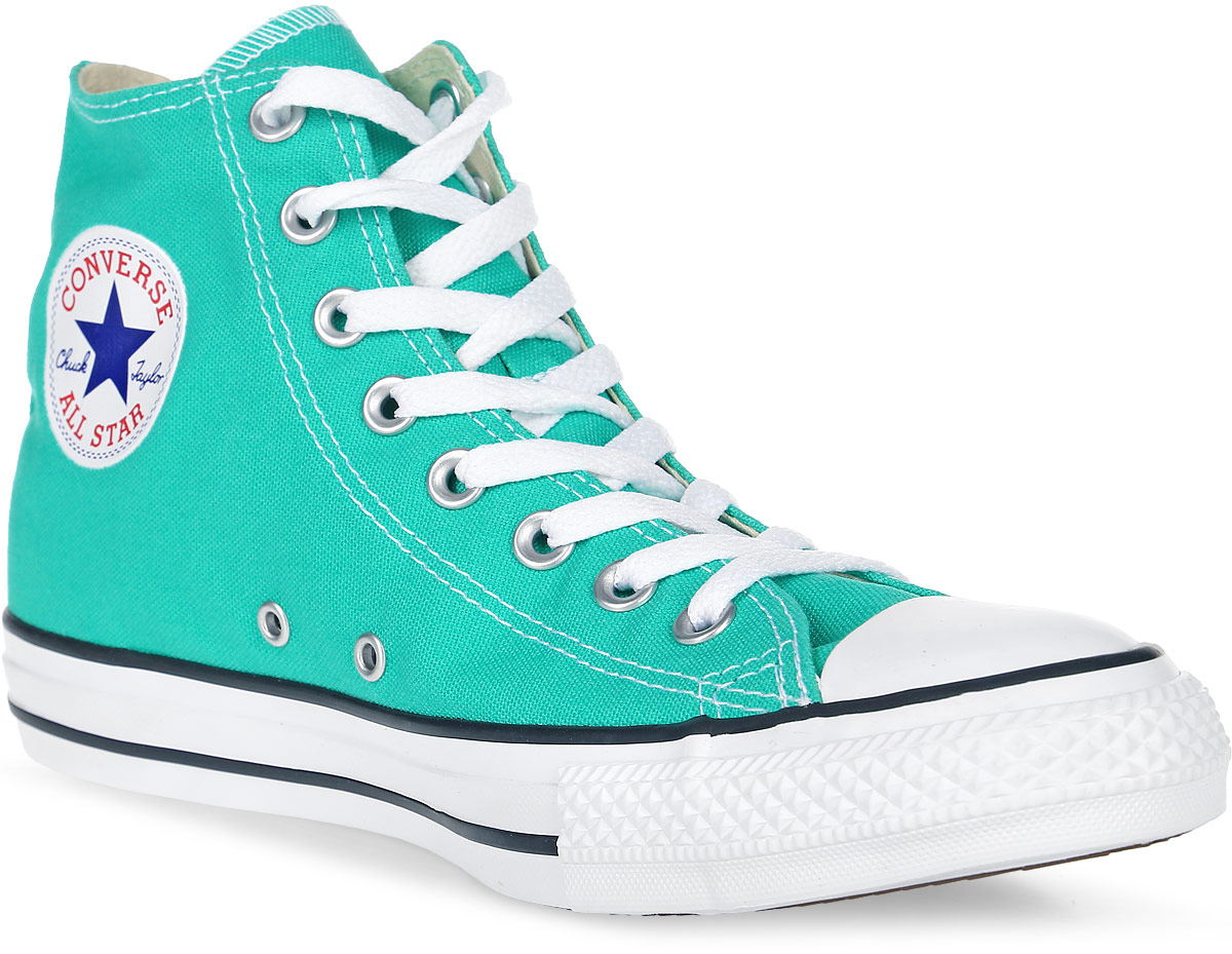 Кеды155740 Кеды155740Высокие женские кеды Chuck Taylor All Star от Converse созданы для тех, кто предпочитает оригинальный дизайн и непревзойденное качество. Кеды выполнены из плотного текстиля и оформлены контрастной прострочкой и фирменным логотипом со звездой. Мыс защищен резиновой накладкой. Сбоку предусмотрены отверстия с люверсами для вентиляции. Классическая шнуровка надежно фиксирует обувь на ноге. Стелька и подкладка из мягкого текстиля комфортны при ходьбе. Подошва исполнена из износостойкой резины контрастного цвета. Рифление на подошве обеспечивает идеальное сцепление с любыми поверхностями. Эффектные кеды помогут вам создать яркий, динамичный образ.