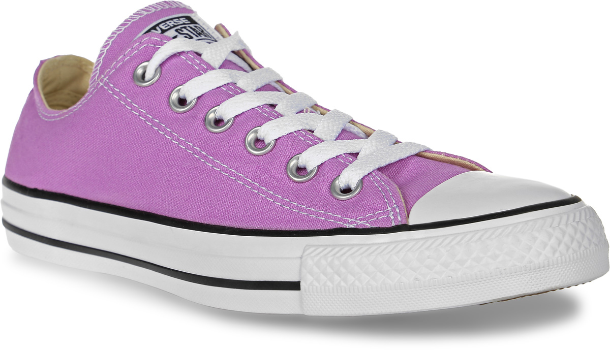 Кеды155576 Кеды155576Стильные женские кеды Chuck Taylor All Star II от Converse созданы для тех, кто предпочитает оригинальный дизайн и непревзойденное качество. Кеды выполнены из плотного текстиля и оформлены контрастной прострочкой. Мыс защищен резиновой накладкой. Сбоку предусмотрены отверстия с люверсами для вентиляции. Классическая шнуровка надежно фиксирует обувь на ноге. Стелька и подкладка из мягкого текстиля комфортны при ходьбе. Подошва исполнена из износостойкой резины контрастного цвета. Рифление на подошве обеспечивает идеальное сцепление с любыми поверхностями. Эффектные кеды помогут вам создать яркий, динамичный образ.