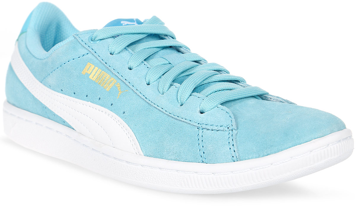Кеды36262414 Кеды36262414Вся линейка Vikky от Puma - это сочетание спортивности и женственности, и эта модель не исключение. Выросшая из баскетбольной обуви модель представлена с классическим верхом из замши. Обувь фиксируется на ноге при помощи классической шнуровки. О вашем комфорте и свежести позаботится стелька из материала SoftFoam, который не только устраняет неприятные запахи, но и обладает памятью, фиксирующей все анатомические особенности стопы. В обуви серии Vikky от Puma можно зажигать где угодно!