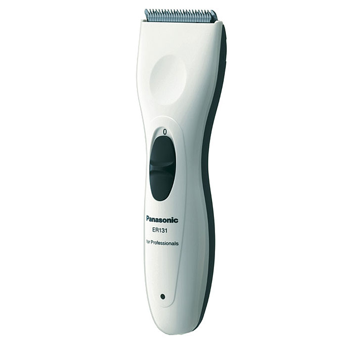Panasonic ER-131 машинка для стрижкиER131H520 Panasonic ER-131 машинка для стрижкиER131H520Электрическая машинка для стрижки волос Panasonic ER 131 H может работать как от сети, так и от аккумулятора. При зарядке в течение 8 часов время автономной работы составляет 40 минут. Аккумулятор Ni-Mh (никель-металлогидридный) - экологичный и долговечный. Специальный индикатор показывает уровень заряда аккумулятора. Машинка для стрижки волос Panasonic ER 131 H оснащена двумя гребневыми насадками, с помощью которых можно достичь длины стрижки от 3 до 12 мм. Лезвия изготовлены из нержавеющей стали, они долговечны и пригодны для стрижки жестких волос. Двигатель 6300 об/мин Скорость стрижки - 34 000 волос/сек Эргономичный корпус Заточка лезвий типа Diamond Заточка лезвий под углом 45°