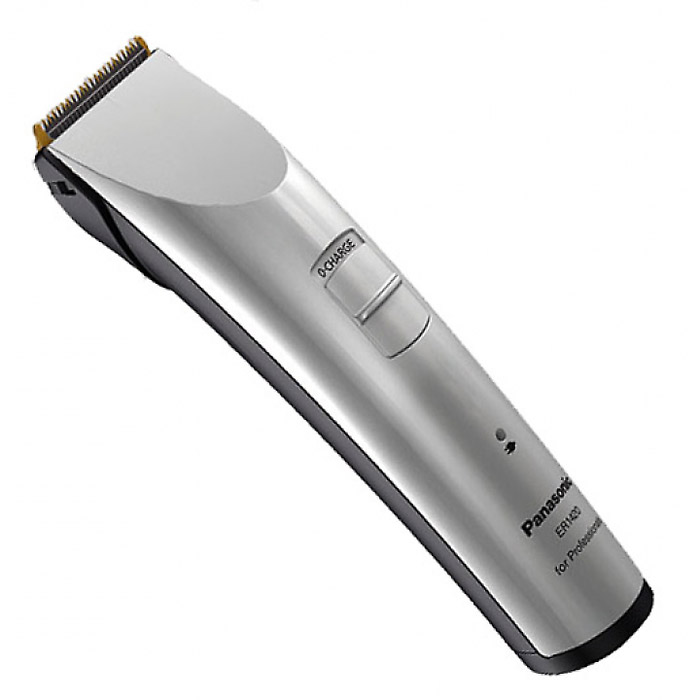 Panasonic ER-1420S520 триммерER1420S520 Panasonic ER-1420S520 триммерER1420S520Профессиональная машинка для стрижки волос/триммер Panasonic Panasonic ER 1420S. Новый дизайн. Стенды для зарядки и хранения насадок. Долговечный и экологичный Ni-Mh (никель-металлгидридный) аккумулятор. Покрытие керамических лезвий нитридом титана. Заточка лезвий типа Diamond.