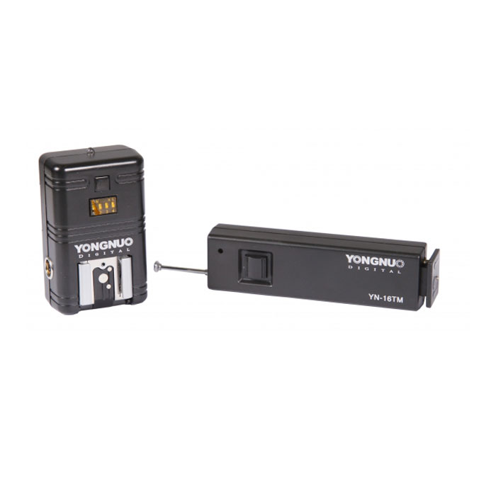 Yongnuo YN-16 /N1YN-16 /N1 Yongnuo YN-16 /N1YN-16 /N1Комплект Yongnuo YN-16 /N1 состоит из радиопередатчика и приемника и может работать как: - беспроводной (радио) пульт ДУ. С функцией фокусировки и однокадровой съемки, последовательной съемки, съемки с задержкой по таймеру, съемкой в режиме BULB (режим BULB должен быть заранее выставлен на камере). Пульт подходит для использования с фотокамерами: Nikon D3/D300/D2H/D200/D1H/D1X/D100 - беспроводной трансмиттер для накамерных фотовспышек. Фотовспышка должна быть установлена в радиоприемную часть пульта YN-16 (там есть горячий башмак для фотовспышек), а передатчик YN-16 должен быть установлен на горячий башмак фотокамеры. Трансмиттер совместим с фотовспыками: Nikon SB-900, SB-800, SB-600, SB-28, SB-27, SB-26, SB-25, SB-24; Canon 580EX II, 580EX, 540EZ, 520EZ, 430EZ, 430EX, 420EX, 420EZ, 380EX; Pentax AF-540 FGZ, AF-360 FGZ, AF-400 FT, AF-240 FT; Olympus FL-50, FL36; Sigma EF-500 DG Super, EF-500 DG ST, EF-430; Sunpak Auto 2000DZ, 622 Pro, 433AF, 433D, 383, 355AFm 344D,...