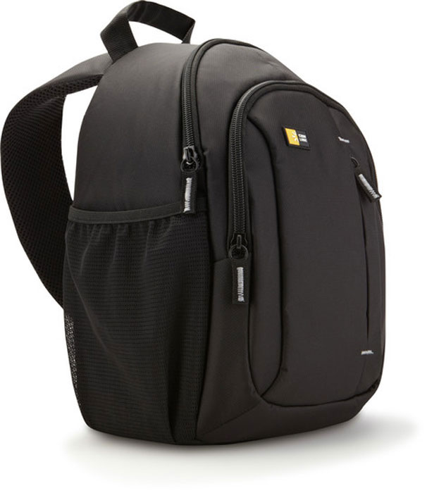 Case Logic TBC-410K, Black рюкзак для зеркального фотоаппаратаCL_DC_TBC-410K Case Logic TBC-410K, Black рюкзак для зеркального фотоаппаратаCL_DC_TBC-410KКогда вам нужно вести съемку весь день, вам пригодится очень компактная наплечная сумка, вмещающая цифровую зеркальную фотокамеру с прикрепленным zoom-объективом и дополнительными принадлежностями. Вы легко сможете все это достать, просто передвинув сумку на ремне вперед. Сумка предназначена для размещения зеркального фотоаппарата с прикрепленным стандартным объективом, а также дополнительного объектива, вспышки или других принадлежностей. Уникальная запатентованная система гамак поддерживает камеру в отделении с боковым открытием, обеспечивающим быстрый доступ. Стороны сумки, имеющей систему гамак, приподнимаются, обеспечивая место для дополнительного объектива, флешки или других аксессуаров. Верхнее отделение для личных вещей (куртки, солнцезащитных очков или еды). Переднее отделение на молнии позволяет содержать в порядке и доступности любые необходимые аксессуары. Передний накладной кармашек для крышки объектива, которая всегда будет на...