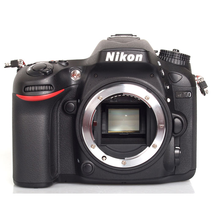 Nikon D7100 BodyVBA360AE Nikon D7100 BodyVBA360AEПроизводительная 24,1-мегапиксельная фотокамера Nikon D7100 формата DX позволит любителям фотосъемки создавать незабываемые динамичные фотографии. Эта многофункциональная, чрезвычайно легкая и компактная модель, заключенная в прочный корпус, позволяет расширить возможности фотосъемки. Благодаря 51-точечной системе АФ фотокамеры Nikon D7100 Вы можете воплощать в жизнь свое творческое видение на профессиональном уровне и при этом получать превосходные фотографии с высоким уровнем детализации, а также четкие и резкие видеоролики в формате Full HD. Расширенные возможности для получения изображений превосходного качества: Фотокамера Nikon D7100 оснащена множеством различных функций, благодаря которым перед Вами открываются неограниченные возможности для съемки, а также достигается невиданное ранее качество изображений. Мощная КМОП-матрица формата DX с разрешением 24,1 мегапикселя гарантирует получение резких и детализированных изображений. За счет того,...