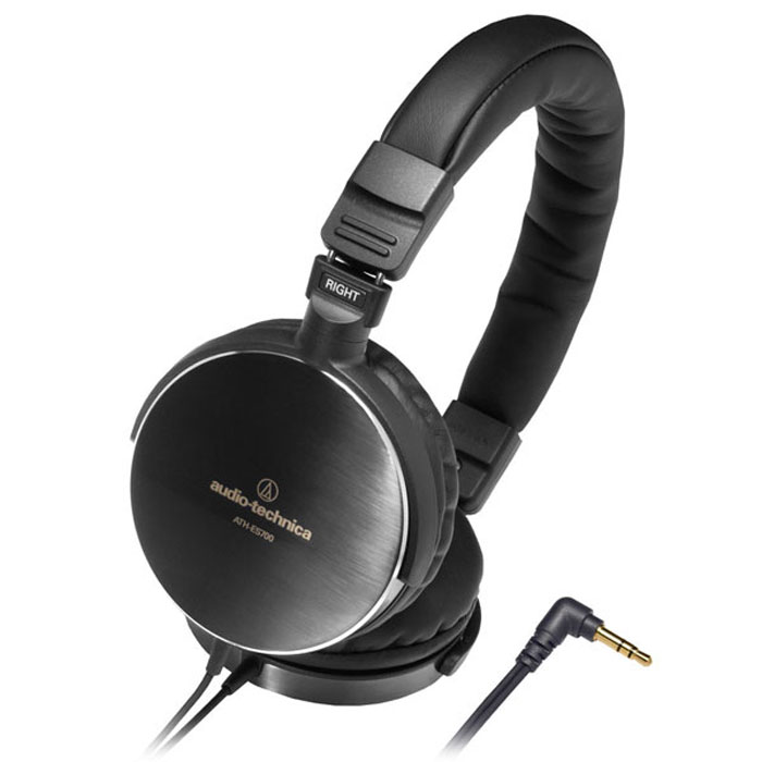 Audio-Technica ATH-ES700 наушники10102277 Audio-Technica ATH-ES700 наушники10102277ATH-ES700 – закрытые портативные наушники с большими чашками излучателей, выполненные в эксклюзивном дизайне. Это флагманская модель серии Earsuit, обеспечивающая великолепный звук на исключительно широком диапазоне передаваемых частот. Наушники имеют поворотные чашки из полированой нержавеющей стали.