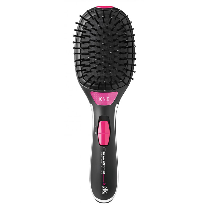 Rowenta CF5512F4 ионическая расческаCF5512F4 Rowenta CF5512F4 ионическая расческаCF5512F4Ионическая расческа Rowenta CF5512F4 снимает статическое напряжение с волос. Ваши волосы станут более гладкими и блестящими. Расческа оснащена щеткой с круглыми концами, которые не повреждают кожу головы. LED индикатор показывает, когда прибор включен. Функция ионизации задействуется одним нажатием кнопки на рукояти. Заряженные частицы обволакивают каждый волос, придавая им при этом здоровый блеск. Компактная расческа легко скользит по поверхности волос, предотвращая их повреждение. Особенности: Съемная головка расчёски Включение/Выключение функции ионизации Индикатор включения функции ионизации