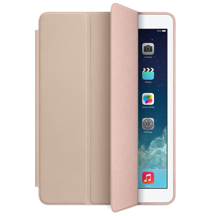 Apple iPad Smart Case чехол для iPad Air, BeigeMF048ZM/A Apple iPad Smart Case чехол для iPad Air, BeigeMF048ZM/AЧехол Apple iPad Smart Case для iPad Air защищает дисплей и заднюю панель устройства. При этом планшет остаётся таким же тонким и лёгким. Чехол Smart Case изготовлен из великолепной анилиновой кожи и доступен в шести изысканных цветах. Его мягкая подкладка из микрофибры помогает поддерживать экран в чистоте. При открытии чехла iPad Air автоматически выходит из режима сна, а при закрытии моментально возвращается в режим сна. Продуманная конструкция чехла позволяет сложить его и превратить в идеальную подставку для общения в FaceTime и просмотра фильмов. Чехол Smart Case также может служить подставкой для набора текста. Сложите его, чтобы установить iPad Air под удобным углом наклона.