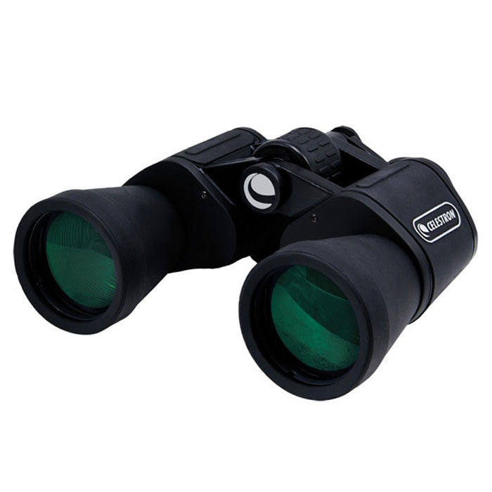 Celestron UpClose G2 10x50 бинокльC71256 Celestron UpClose G2 10x50 бинокльC71256Бинокль Celestron UpClose G2 10x50 - это одна из самых популярных моделей в линейке биноклей UpClose G2. Бинокль прекрасно подходит для наблюдений за окружающим миром и живой природой, станет прекрасным дополнением к снаряжению путешественника или астронома-любителя. Благодаря светосильным объективам и просветлённой оптике с его помощью можно вести наблюдение даже в ранних сумерках или в условиях недостаточной освещённости. Основные характеристики бинокля Celestron UpClose G2 10x50 Увеличение 10х, светосильные объективы, широкое видимое поле зрения Призмы Porro из оптического стекла Bk-7, линзы с многослойным просветляющим покрытием Обрезиненный влагозащищённый пластиковый корпус, удобные резиновые наглазники Центральная фокусировка, регулировка межзрачкового расстояния, диоптрийная коррекция правого окуляра Комплектуется мягким кейсом для хранения и транспортировки Конструктивные особенности бинокля Celestron UpClose G2 10x50 ...