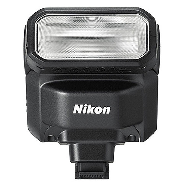 Nikon Speedlight SB-N7, Black фотовспышкаFSA90901 Nikon Speedlight SB-N7, Black фотовспышкаFSA90901Откройте для себя новые возможности работы со светом. Компактная и сверхлегкая вспышка Nikon Speedlight SB-N7 — это удобный инструмент, дающий возможность контролировать качество и направление света. Воспользуйтесь ею для придания творческих штрихов изображениям или подсветки объектов в условиях недостаточной освещенности. Вспышку Speedlight можно легко присоединить к фотокамерам Nikon 1 при помощи многофункционального разъема для принадлежностей и поворачивать под любым углом. Рассеивание или смягчение света может быть осуществлено путем отражения вспышки от потолка. Вспышку можно использовать для придания дополнительной яркости изображениям, создаваемым при дневном свете, создания более качественных снимков при съемке в сумерках, а также для проработки деталей объектов при съемке в сложных условиях, когда объекты освещены сзади.