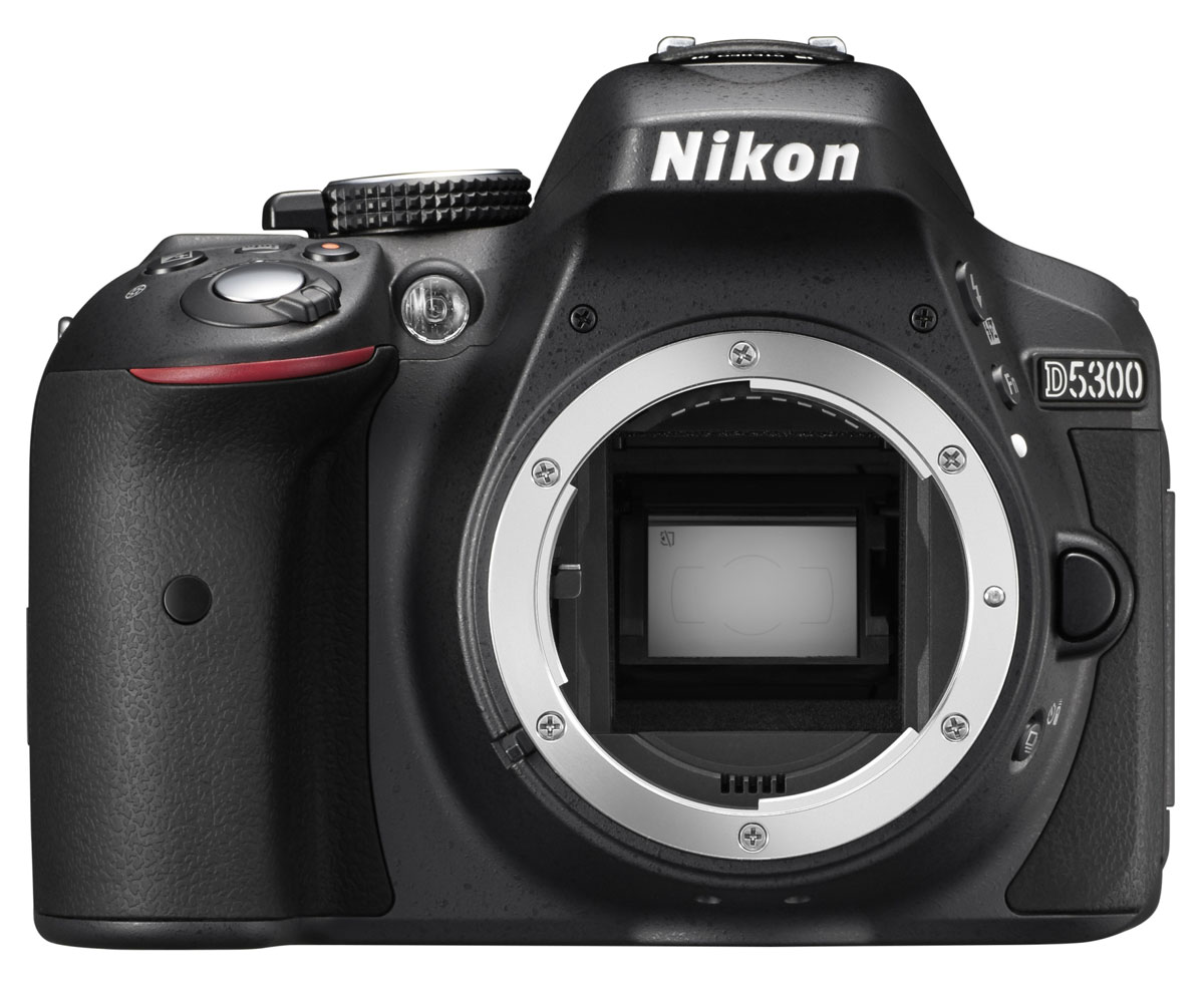 Nikon D5300 Body, Black цифровая зеркальная камераVBA370AE Nikon D5300 Body, Black цифровая зеркальная камераVBA370AE24,2-мегапиксельная фотокамера Nikon D5300 формата DX, оснащенная встроенными модулями Wi-Fi и GPS, позволяет создавать невероятно четкие изображения, отражающие уникальное видение фотографа, и обмениваться ими с другими. Великолепное качество изображения: Высокая чувствительность ISO (до 12 800 единиц ISO с возможностью расширения до эквивалента 25 600 единиц ISO) в сочетании с мощной системой обработки изображений EXPEED 4 от компании Nikon позволяют получать исключительно четкие фотографии и видеоролики при съемке в условиях недостаточного освещения. Удивительно точный 2016-пиксельный датчик RGB для замера экспозиции передает данные системе распознавания сюжетов, которая автоматически задает оптимальную экспозицию, автофокусировку и баланс белого для получения снимков высочайшего качества. Мимолетные движения, изменяющиеся выражения лиц - все эти мгновения можно уловить благодаря высокой скорости работы в режиме непрерывной съемки (до 5 кадров в...