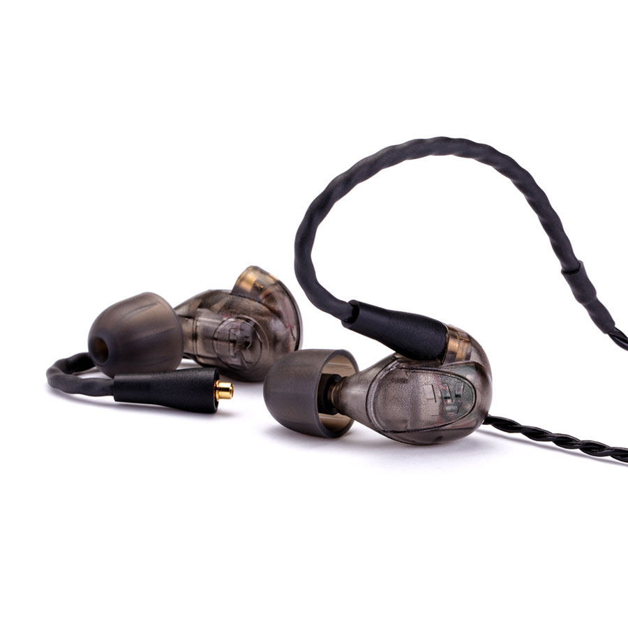 Westone UM PRO30, Smoke наушники15116767 Westone UM PRO30, Smoke наушники15116767Westone UM Pro 30 – арматурные наушники с тремя излучателями, независимо передающими низкие, средние и высокие частоты. Благодаря премиальной трехдрайверной структуре удалось добиться ровного сбалансированного звучания на всем частотном диапазоне. Модель идеально подойдет для сценических выступлений, а также студийной и домашней звукозаписи. В комплектацию наушников входят съемный витой кабель EPIC, который обеспечит идеальную посадку благодаря удобной фиксации за ухом, а набор патентованных насадок из силикона Star из пеноматериала True-Fit позволит абстрагироваться от внешних шумов. Пассивная шумоизоляция до 25 дБ Ручная американская сборка