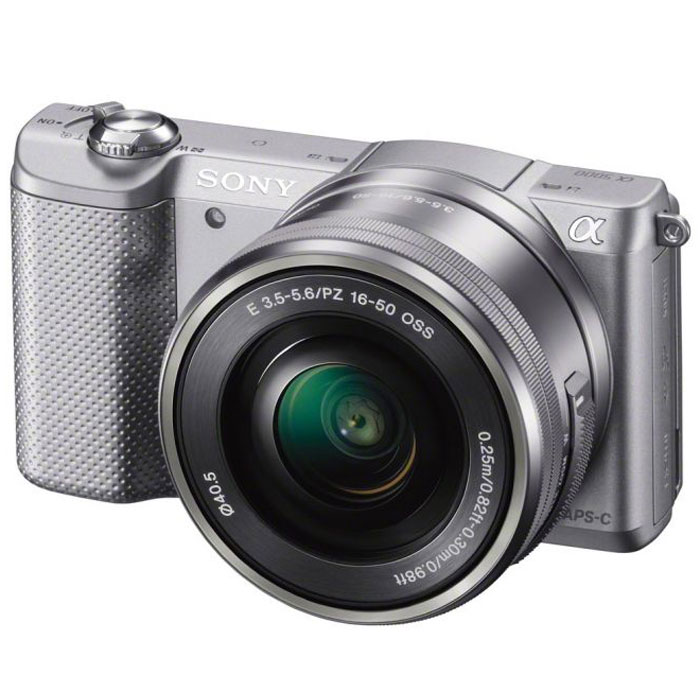 Sony Alpha A5000 Kit 16-50 mm, SilverILCE5000LS.CEC Sony Alpha A5000 Kit 16-50 mm, SilverILCE5000LS.CECКомпактная камера со сменной оптикой Sony Alpha A5000. Благодаря большой матрице Exmor APS HD CMOS 20.1 Мпикс камера позволяет получать снимки с высоким разрешением и качеством DSLR без цифрового шума или ухудшения чувствительности в условиях низкой освещенности. С новым процессором изображений BIONZ X можно добиться невероятных результатов: еще более точная цветопередача, улучшенное шумоподавление и еще более скоростная серийная съемка. Удобный рычаг зума на корпусе камеры позволяет легко и плавно настраивать зум одной рукой даже при съемке автопортретов, придавая камерам со съемной оптикой удобство компактных фотокамер. Вспышка, встроенная в компактный корпус камеры, пригодится, когда для съемки понадобится дополнительный источник света. Высокая чувствительность ISO - от 100 до 16000 - позволяет делать снимки практически в любых условиях. В режиме Superior Auto делать великолепные фотографии как никогда просто: нужно просто навести объектив и нажать кнопку...