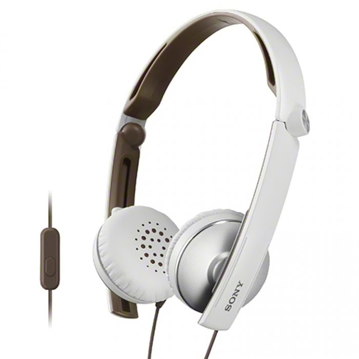 Sony MDR-S70APW, White наушники с гарнитуройMDR-S70APW Sony MDR-S70APW, White наушники с гарнитуройMDR-S70APWНаушники Sony MDR-S70APB с гарнитурой для смартфонов. Не упустите ни одной детали звучания, где бы Вы ни находились — при необходимости эти складные и компактные наушники можно легко спрятать в сумку. Вы также можете использовать их для приема звонков с помощью ПДУ и микрофона. Диапазон воспроизводимых частот от 8 Гц до 24 кГц обеспечивает четкость высоких и низких частот. 30-миллиметровые мембраны с динамичными басами позволят услышать музыку такой, какой ее задумал автор. Эластичные подушечки из искусственной кожи надежно держатся на ушах, а внутренняя сторона обода покрыта мягкой резиной для дополнительного комфорта.