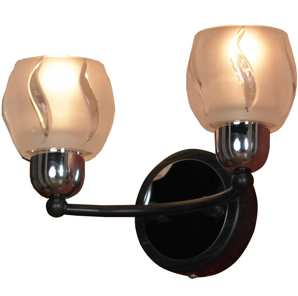Бра Lussole Vieste LSL-8501 02LSL-8501-02 Бра Lussole Vieste LSL-8501 02LSL-8501-02Настенный светильник Vieste LSL-8501-02 итальянского производителя Lussole выполнен в современном стиле, а потому отлично украсит практически любые интерьеры. Круглое основание из металла цвета хрома и венге удерживает одну штангу, по краям которой установлено два цоколя. Овальные плафоны из белого толстого стекла выглядят торжественно и шикарно. Рельеф на стекле особенно заметен, когда светильник включен в сеть. Вы можете подключить к светильнику Vieste LSL-8501-02 диммер, что позволит регулировать интенсивность освещения.