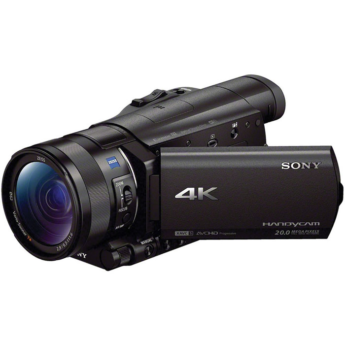 Sony FDR-AX100E 4K, Black цифровая видеокамераFDRAX100EB.CEE Sony FDR-AX100E 4K, Black цифровая видеокамераFDRAX100EB.CEEКамера Sony FDR-AX100 поддерживает разрешение 4K (3840 x 2160) - формат, разрешение которого в четыре раза больше, чем у Full HD. Благодаря этому становится возможным запечатление мельчайших деталей для непревзойденной реалистичности. Широкоугольный объектив ZEISS Vario-Sonnar T* 29 мм: Объектив ZEISS оптимизирован для съемки в 4K. Идеально подходит для роскошных пейзажей, оснащен 12- кратным оптическим зумом и 24-кратным зумом Clear Image для широких возможностей самовыражения. Резкость сохраняется даже по краям кадра благодаря группам элементов 11/17 и асферическим и низкодисперсионным линзам. Матрица Exmor R CMOS: Видеокамера FDR-AX100 оснащена большой матрицей Exmor R CMOS со светочувствительным элементом площадью примерно в 4,9 раз больше, чем у матриц типа 1/2.88. Новая матрица для большей четкости, снижения шума даже в условиях низкой освещенности и дополнительной выразительности изображений благодаря эффекту размытия фона. ...