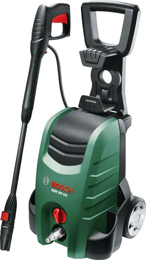 Минимойка Bosch AQT 37-13Aquatak 37-13 Минимойка Bosch AQT 37-13Aquatak 37-13Универсальное применение для очистки с широким набором принадлежностей, входящим в комплект поставки. Оптимальная мощность для выполнения любой задачи по очистке. Множество дополнительных опций благодаря широкому спектру принадлежностей — для выполнения любых задач по очистке. Энергоэффективность благодаря функции автоматического отключения. Простота использования благодаря быстродействующим муфтам и встроенному держателю принадлежностей. Очиститель высокого давления AQT 37-13 оснащен надежной и долговечной алюминиевой помпой. Функция самовсасывания позволяет мыть даже при отсутствии водопровода, используя воду из открытых источников, таких как, водоемы, пруды, баки, ведра, канистры. Благодаря универсальной насадке «3-в-1» можно решать разные задачи без подключения дополнительных принадлежностей. Складывающаяся ручка с креплением для шланга и встроенные отсеки для принадлежностей обеспечивают удобное и компактное хранение. Комплект поставки: пистолет- ...