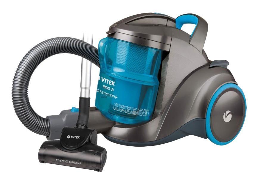 Vitek VT-1835(B) пылесосVitek VT-1835(B) пылесос Vitek VT-1835(B) пылесосVitek VT-1835(B) пылесосПылесос без мешка для сбора пыли VT-1835 является отличным вариантом для влажной или сухой уборки в доме. Пылесос оснащен аквафильтром, поэтому попадающая в устройство пыль оседает в воде. Вы можете использовать пылесос в режиме всасывания жидкости. При этом не стоит переживать, что контейнер переполнится водой. Ведь при заполнении контейнера пылесос попросту отключится. Вам предоставляется возможность использования устройства и в режиме сухой уборки. При этом вы можете установить турбощетку для сбора волос, а также шерсти животных с любых напольных покрытий. Пылесос дополняется простым управлением и автоматической смоткой шнура, что в разы облегчит использование техники.