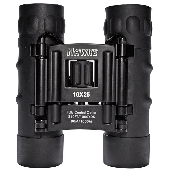 Hawke Compact 10x25 бинокльНА3503 Hawke Compact 10x25 бинокльНА3503Hawke Compact 10x25 - это легкий и эргономичный бинокль, без труда помещается в кармане брюк или рубашки. Серия биноклей Hawke Compact - это серия бюджетных, но и, тем не менее, достаточно качественных моделей биноклей для активного отдыха и туризма. Обрезиненный корпус защищает бинокль от излишней влаги и мелких механических повреждений, царапин. Бинокль имеет центральную фокусировку для наведения резкости, кольцо для диоптрийной коррекции на правом окуляре и регулировку межзрачкового расстояния. Фокусировка: центральная Поле зрения: 5,5°