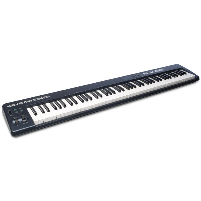 M-Audio Keystation 88 II midi-клавиатураKEY STATION 88II M-Audio Keystation 88 II midi-клавиатураKEY STATION 88IIM-Audio Keystation 88 II- это простой, но мощный инструмент, который используется для секвенирования музыки и воспроизведения виртуальных инструментов на вашем PC или Mac. Предлагается 88 полноразмерных, чувствительных к скорости клавиш и множество элементов управления, которые выразительными возможностями расширяют диапазон воспроизводимых нот и совершенствующих рабочий процесс. Лёгкий и прочный, Keystation 88 великолепно подойдёт для путешествующих музыкантов, которые хотят использовать музыкальное программное обеспечение во время живых выступлений. Пригодится он и продюсерам, которые желают добавить клавитатуру с естественным чувством клавиш в свою студию. Keystation 61 комплектуется Ableton Live Lite - это одно из наиболее популярных программных обеспечений для профессиональных музыкантов. Эта программа отлично подходит как для студийной работы, так и для воспроизведения музыки в реальном времени. Ableton Live Lite позволяет спонтанно сочинять и...