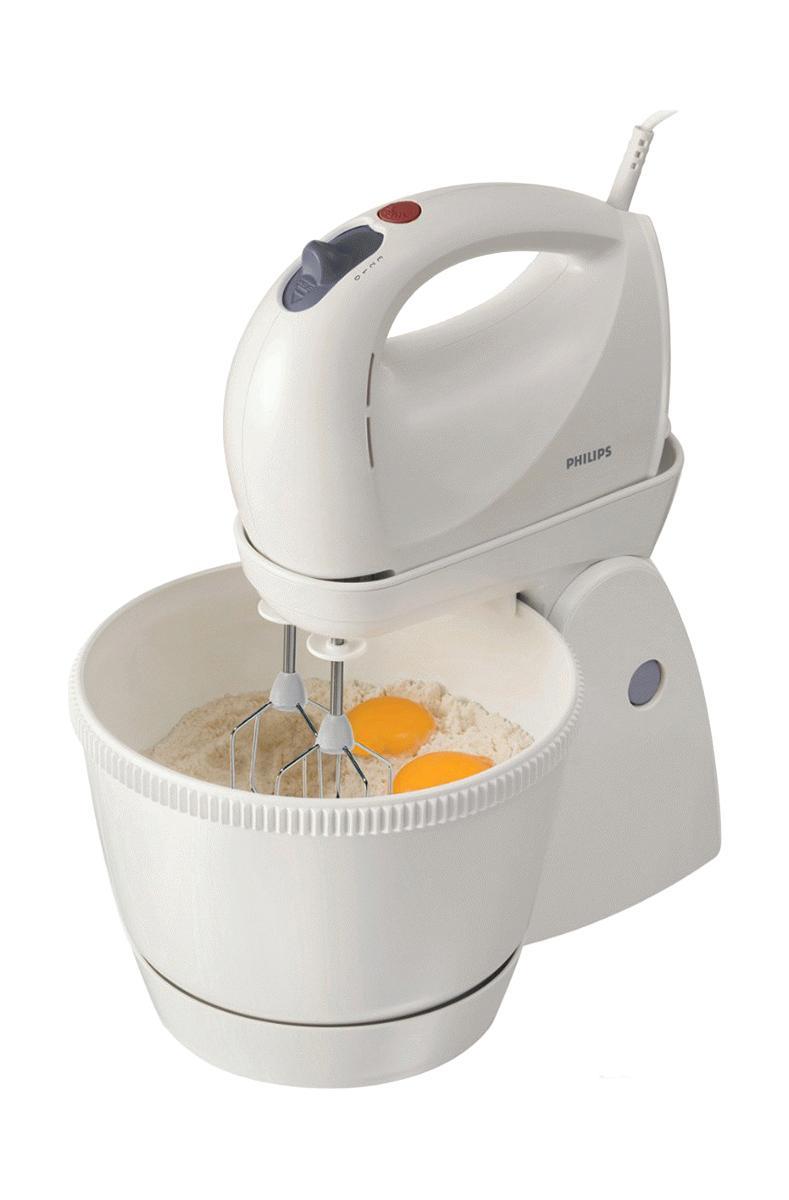 Philips HR1/40 стационарный миксерHR1/40 Philips HR1/40 стационарный миксерHR1/40Приготовление изысканных домашних тортов, пирогов и выпечки для всей семьи еще никогда не было настолько простым. Миксер Philips HR1/40 мощностью 400 В с подставкой и вращающейся чашей емкостью 3 литра сделает за вас всю трудную работу, за минуты приготовив идеальные смеси. Ваш верный и надежный помощник на кухне. Различные скоростные режимы и турборежим: Различные скоростные режимы и турборежим для идеального результата. Венчики для взбивания и крюки для теста: С помощью миксера Philips, который оснащен венчиками для взбивания и крюками для теста из нержавеющей стали, вы сможете идеально взбить или смешать ингредиенты для любого рецепта. Зажим для шнура для аккуратного хранения на кухне.