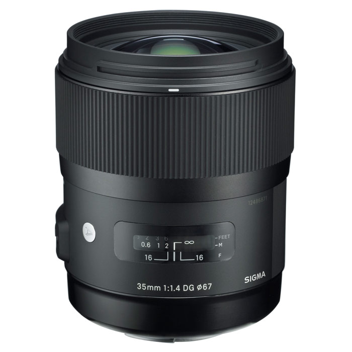 Sigma AF 35mm F/1.4 DG HSM объектив для Pentax340961 Sigma AF 35mm F/1.4 DG HSM объектив для Pentax340961Светосильный объектив Sigma AF 35mm F/1.4 DG HSM с фиксированным фокусным расстоянием 35 мм, широким углом обзора и специальными линзами. Оптическая схема модели создана с использованием передового опыта компании SIGMA и новейших технологий в этой области. Объектив 35mm F1.4 в полной мере олицетворяет идею линейки «Art». Он предназначен в первую очередь для удовлетворения ожиданий тех пользователей, которые ценят творческий, впечатляющий результат выше, чем компактность и многофункциональность. Объектив идеально подойдет как для студийной съемки, так и для съемки вечерних видов и портретов «с рук» внутри помещений. Многие фотографы-энтузиасты определенно возьмут на вооружение этот 35-мм объектив в качестве стандартного, особенно учитывая его эквивалентность привычному 50-миллиметровому объективу на сенсоре формата APS-C. Специалистами компании достигнуты характеристики, с которыми в полной мере раскрывается вся мощь самых современных цифровых камер. Асферические...