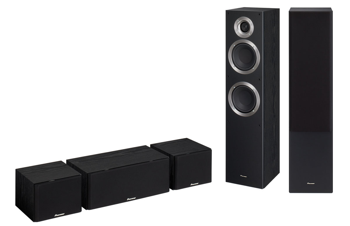 Pioneer S-ES21TB домашний кинотеатрS-ES21TB Pioneer S-ES21TB домашний кинотеатрS-ES21TBPioneer S-ES21TB - комплект акустики для домашнего кинотеатра Он включает в себя две высоких колонки tall boy с большим 16 см НЧ динамиком, двумя настенными колонками объемного звука, и экранированной центральной колонкой. НЧ динамик поддерживается парным диффузором с пассивным излучателем . Этот дополнительный 16 сантиметровый диффузор, вместе с НЧ динамиком дает на 20% больше басов, одновременно уменьшая искажения С центральной колонкой впереди и сателлитными колонками позади вас, вы получите прекрасные ощущения объемного звука при просмотре любимых фильмов.