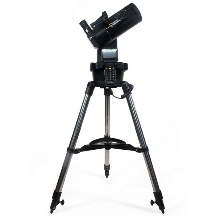 Bresser National Geographic 90/1250 GoTo телескоп60031 Bresser National Geographic 90/1250 GoTo телескоп60031Телескоп Bresser National Geographic 90/1250 GoTo – это зеркально-линзовый телескоп с автонаведением для новичков и опытных астрономов, построенный по схеме Максутова-Кассегрена. Все оптические элементы изготовлены из материалов высокого качества, а база данных компьютеризированной монтировки содержит 272 000 объектов – это гораздо больше, чем у обычных телескопов с автонаведением. Вести наблюдения можно, установив трубу телескопа на алюминиевый штатив, входящий в комплект поставки, или просто на стол. Монтировка – вилочная, одноперьевая. Электроприводы обеих осей обеспечивают быстрое наведение и плавное слежение за космическими телами. Телескопу доступны планетные наблюдения и объекты дальнего космоса: с ним вы увидите кратеры на поверхности Луны, облака в атмосфере Юпитера, кольца Сатурна и многое другое. Система автонаведения поможет легко сориентироваться на звездном небе даже новичкам, у которых еще нет опыта в поиске объектов. Вам нужно просто нажать...
