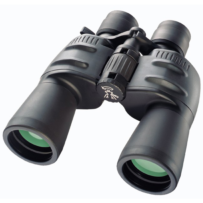 Bresser Spezial-Zoomar 7-35x50 бинокль64653 Bresser Spezial-Zoomar 7-35x50 бинокль64653Полевой бинокль Bresser Spezial-Zoomar 7-35x50 сочетает прекрасную оптику, высокое качество сборки и эргономичный дизайн. Большой диапазон увеличений значительно расширяет возможности бинокля и позволяет вести наблюдения за объектами на разном расстоянии. Призмы и линзы бинокля Bresser Spezial-Zoomar 7-35x50 выполнены из оптического стекла BaK-4 и имеют полное многослойное покрытие, поэтому изображение отличается четкостью, яркостью и контрастностью. Увеличение меняется плавно, при помощи рычажка на окуляре. Имеется возможность диоптрийной корректировки. Наблюдения можно вести даже в очках, поскольку наглазники имеют поворотно-выдвижную конструкцию. Резиновое покрытие корпуса защищает бинокль от пыли и обеспечивает надежный захват. Для длительных наблюдений (особенно при большом увеличении) рекомендуется установить бинокль на штатив. Увеличение: 7-35x
