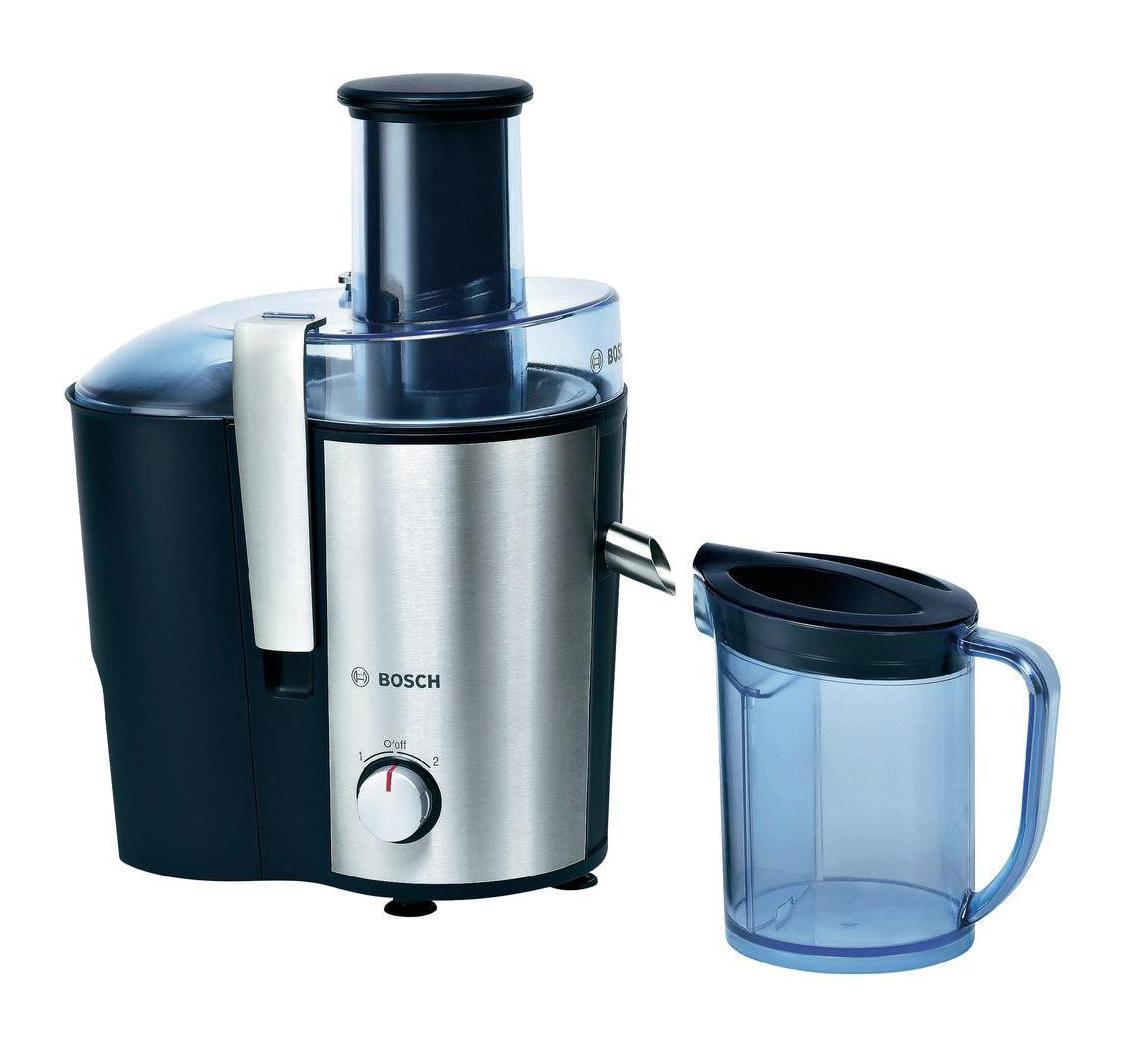 Bosch MES 3000 соковыжималкаMES3000 Bosch MES 3000 соковыжималкаMES3000Соковыжималка Bosch MES 3000 имеет большое отверстие, которое позволяет загружать даже крупные фрукты и овощи целиком. Модель имеет два режима работы: мощный предназначен для жестких плодов и деликатный - для мягких. Для более надежной фиксации во время работы прибор можно прикрепить к столешнице при помощи ножек-присосок. Выброс жмыха осуществляется автоматически в специальный контейнер, который легко снимается и очищается. Перетертые плоды проходят через фильтр из нержавеющей стали с очень мелкими ячейками, так что в стакан попадает хорошо очищенный сок. Емкость для сока соковыжималки Bosch MES 3000 имеет объем 1,25 литра, а ее особая конструкция позволяет легко отделять пену и остатки мякоти от чистого сока.