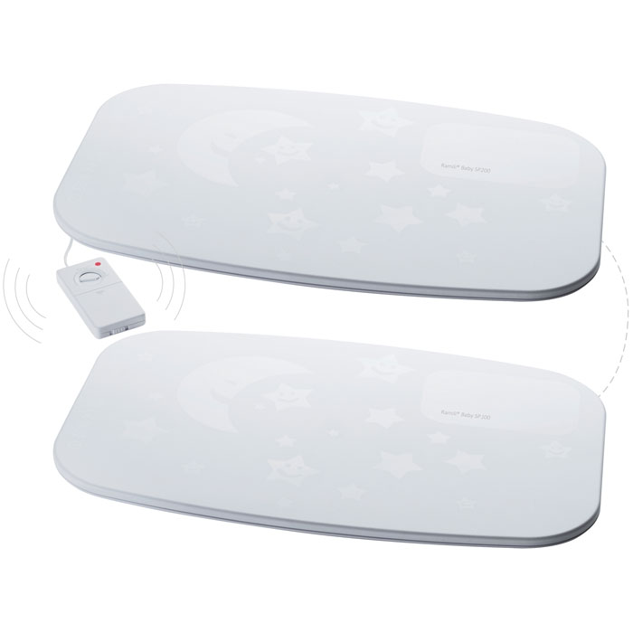 Комплект из двух мониторов дыхания Ramili Baby SP200100SP200100 Комплект из двух мониторов дыхания Ramili Baby SP200100SP200100Комплект из двух мониторов дыхания Ramili Baby SP100 и SP200, благодаря чему увеличена площадь покрытия датчиков. Монитор дыхания представляет из себя сенсорный коврик, который улавливает движения ребенка, в том числе и очень слабые движения, которые производятся в процессе дыхания. Сигнал передается радионяне Ramili Baby. Если сигнал не передан в течение 20 секунд, радионяня подает предупреждение. Для работы требуется радионяня, поддерживающая работу монитора дыхания серии SP. Монитор дыхания абсолютно безопасен для ребенка, поскольку не требует подключения к розетке, а к детскому блоку радионяни Ramili монитор дыхания подключает с помощью беспроводного соединения. Продолжительность непрерывной работы монитора дыхания от обычных батареек составляет около семи дней (зависит от используемых элементов питания).