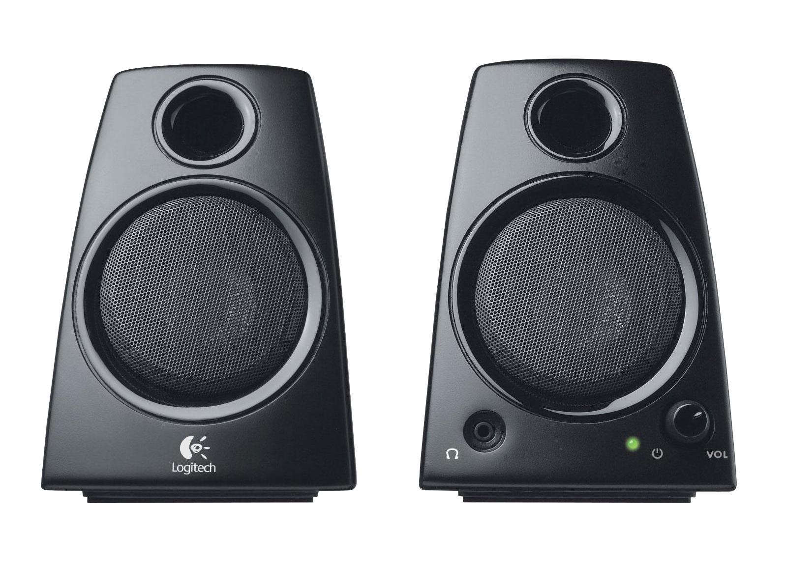 Logitech Z130 (980-000418)980-000418 Logitech Z130 (980-000418)980-000418Полная мощность колонок в 5 Вт позволяет получить чистый и громкий стереозвук. Просто подключите колонки к ноутбуку через стандартный разъем 3,5 мм, и все готово. Разъем для наушников и удобные элементы управления громкостью позволяют слушать музыку, смотреть фильмы и играть в игры именно так, как вам хочется. Просто подключите свои наушники и наслаждайтесь звуком музыки, фильмов и игр, когда захотите и где угодно.