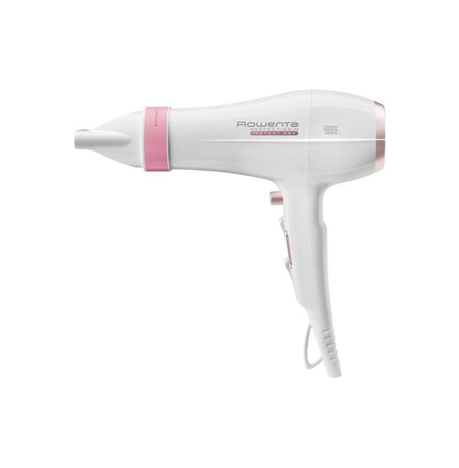 Rowenta CV 6070 фенCV 6070D0 Rowenta CV 6070 фенCV 6070D0Данная модель обладает уникальной конструкцией носика - активным концентратором. Потребляемая его мощность составляет 2200 Вт. А режим подачи холодного воздуха предотвратит ломкость и повреждения волос. Порадуйте себя и свою любимую шевелюру столь приятным и полезным подарком, как фен Rowenta CV6070D0!