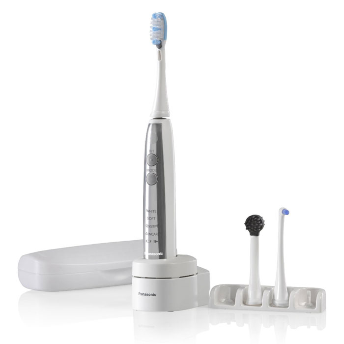 Panasonic EW-DE92-S820 электрическая зубная щеткаEW-DE92-S820 Panasonic EW-DE92-S820 электрическая зубная щеткаEW-DE92-S820Зубная щетка Panasonic EW-DE92 – ультразвуковая модель с технологией ионизации, которая обеспечит полноценный уход за полостью рта в домашних условиях. Щетка оснащена четырьмя режимами работы (стандартный, режим отбеливания, режим массажа, режим деликатной чистки), мягко очищает зубы и массирует десны. Особая форма щетинок и совместное воздействие ультразвука с ионизацией эффективно очищают зубы от налета даже на труднодоступных участках, предупреждая образование зубного камня. Модель работает от встроенного аккумулятора, заряда которого хватает на 90 минут.