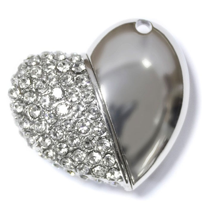 Iconik Сердце Swarovski Crystal 32GB, Silver USB-накопительMTFC-HEART-32GB Iconik Сердце Swarovski Crystal 32GB, Silver USB-накопительMTFC-HEART-32GBФлеш-накопитель Iconik Сердце Swarovski Crystal имеет весьма нестандартный дизайн. Накопитель имеет стальной корпус, с использованием всемирно известных хрустальных страз Swarovski. Высокая пропускная способность и поддержка различных операционных систем делают его незаменимым. Iconik Сердце Swarovski Crystal - отличный выбор современного творческого человека, который любит яркие и нестандартные вещи.