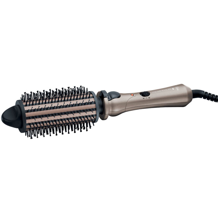 Remington CB65A45 Keratin Therapy Pro стайлерCB65A45 Remington CB65A45 Keratin Therapy Pro стайлерCB65A45С новым стайлером Remington CB65A45 Keratin Therapy Pro вы сможете экспериментировать, легко изменяя собственный стиль, даже не выходя из дома. Remington CB65A45 обладает диаметром 45 мм, что позволяет быстро и легко создать пышный объем или неотразимые блестящие локоны. Более того, прибор имеет специальное усовершенствованное покрытие пластин. Его цилиндрическое основание изготовлено из керамики с добавлением кератина, что обеспечивает невероятно бережное воздействие на ваши волосы. Стайлер имеет два температурных режима (120 и 180 градусов), позволяя тем самым подобрать оптимальную температуру воздействия для Вашего типа волос. Прибор готов к работе практически сразу после включения, о чем свидетельствует соответствующий световой индикатор. Вращающийся шнур питания длиной 1,8 метра гарантирует комфорт в эксплуатации. Кроме того, вы можете брать Remington CB65A45 с собой в путешествие, ведь он обладает функцией автовольтажа, поэтому автоматически...
