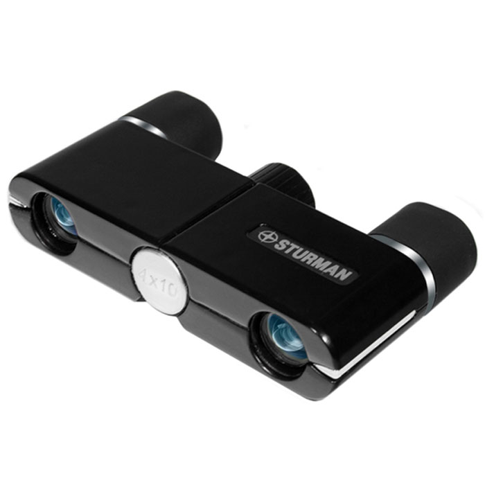 Sturman 4x10, Black театральный бинокль6061 Sturman 4x10, Black театральный бинокль6061Бинокль Sturman 4x10 выполнен на схеме с Roof призмами, что и обеспечивает ему компактные размеры и отсутствие неудобных изгибов и выступов. Для того, чтобы изображение было ярким и насыщенным, на поверхности всех линз и призм нанесено многослойное просветляющее покрытие. На корпусе есть петелька для крепления маленького ремешка на запястье, чтобы случайно не выронить бинокль, ремешок входит в комплект поставки. Удобный и такой же компактный бархатный футляр также входит в комплект. Прибор очень прост в настройке и использовании: отрегулируйте межзрачковое расстояние (в диапазоне 56 - 72 мм) как бы складывая бинокль относительно центральной оси и настройте фокус барабанчиком центральной фокусировки. Так чтобы изображение приобрело форму круга, а контуры предметов стали резкими и чёткими. Sturman 4x10 поместится в любой, даже самой маленькой сумочке, в кармане или бардачке автомобиля. Театральная сцена, панорама развлекательного шоу, напряжённые моменты...