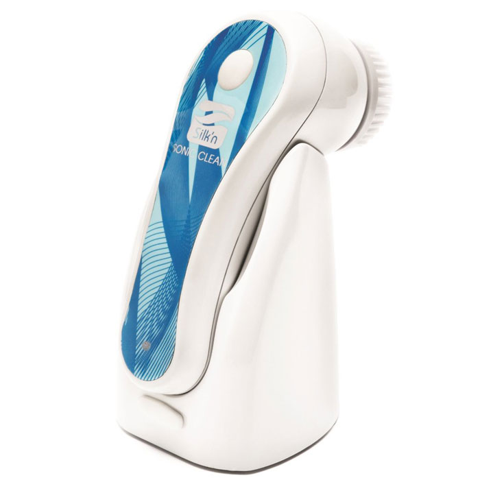 Silkn SonicCleanPlus прибор для очищения кожиSONICCLEANPLUS Silkn SonicCleanPlus прибор для очищения кожиSONICCLEANPLUSSilkn SonicCleanPlus - суперсовременная система очистки кожи, осуществляющая 300 ультразвуковых колебаний в секунду. Прибор имеет полностью водонепроницаемый корпус, поэтому его можно использовать в душе. Он обеспечит 6-кратную эффективность удаления ежедневного макияжа, благодаря чему ваша кожа станет более гладкой и нежной, а мелкие морщинки на лице - менее заметными. SonicCleanPlus обладает 4 режимами, гарантирующими универсальность применения - вы можете чистить кожу, наносить крем, массировать кожу лица для улучшения кровообращения и увеличивать эластичность кожи. Чистящие головки аппарата чистят кожу при помощи нежной вибрации, а рабочая поверхность очищающих щеточек составляет 4,5 см.