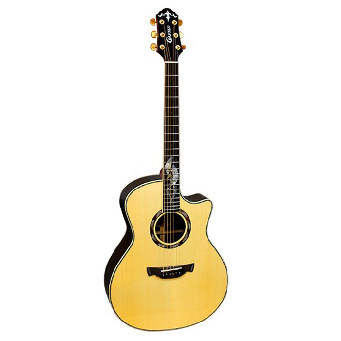 Crafter SM-Rose Plus электро-акустическая гитара + кейсSM-ROSE PLUS Crafter SM-Rose Plus электро-акустическая гитара + кейсSM-ROSE PLUSЭлектроакустическая гитара Crafter SM-Rose Plus – модель из серии Anniversary. Начиная с 2002 года Crafter ежегодно выпускает одну юбилейную модель со своим уникальным дизайном. Некоторые гитары выпускаются ограниченным тиражом в течение года, другие благодаря своей популярности продолжают выпускаться и в последующие годы. Как и остальные юбилейные модели, Crafter SM-Rose Plus имеет форму корпуса Grand Auditorium, одну из самых популярных форм акустических гитар. Гранд Аудиториум обладает хорошей эргономикой, а также отличным балансом частот и превосходной читаемостью всех нот, что особенно ценят гитаристы, играющие «фингерстайл». Высокий уровень этого инструмента определяется в первую очередь тем, что он выполнен полностью из массива древесины, в то время как у большинства гитар нижняя дека и обечайки обычно делаются из ламината. Верхняя дека действительно является основным звукообразующим элементом корпуса гитары, но когда речь идет о ...