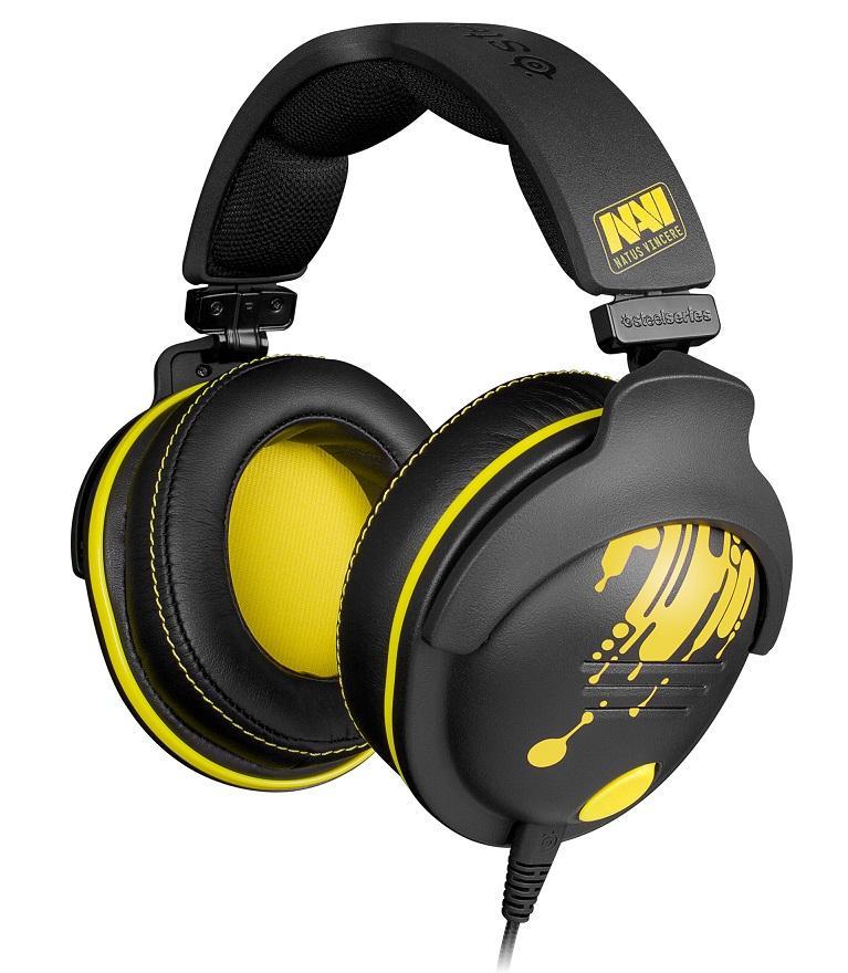 SteelSeries 9H NaVi Edition, Black Yellow игровая гарнитураNaVi Edition Black-Yellow SteelSeries 9H NaVi Edition, Black Yellow игровая гарнитураNaVi Edition Black-YellowТЕХНОЛОГИЯ ДВОЙНОЙ ИЗОЛЯЦИИ SteelSeries 9H снабжены технологией двойной изоляции. Обратная сторона динамика опечатана внутри. Такой дизайн свойствен только лишь высококлассным студийным наушникам и наушникам диджеев. В совокупности с кожаной обшивкой ушных чаш это позволяет создать уровень шумоизоляции, превосходящий стандарты других игровых гарнитур. ПЕРСОНАЛИЗИРУЙ ЗВУЧАНИЕ Каждый из нас обладает разным слухом, поэтому SteelSeries 9H предлагает возможность настройки и персонализации ваших настроек аудио и эквалайзера. Вы можете создать и сохранить до восьми различных настроек эквалайзера. STEELSERIES АУДИО Взяв за основу аудио традиции SteelSeries, специализированное звучание предоставляет динамический диапазон, который позволяет 9H совмещать характеристики сбалансированного и профессионального звучания. Мощное детализированное звучание посредством первоклассного динамика SteelSeries нового поколения...