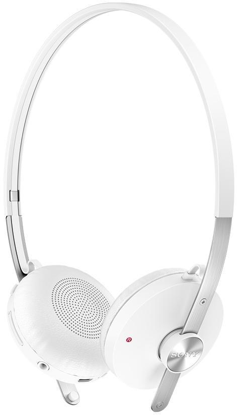 Sony SBH60, White наушникиWhite Sony SBH60, White наушникиWhiteSony SBH60 - качественные накладные наушники с классическим оголовьем для вашего устройства, надежно прижимающим динамики к ушам и распределяющим нагрузку по всей голове. Удобная «посадка» обеспечивает долгое, комфортное ношение. Внушительных размеров динамики передают чистый звук с выразительными низами и звонкими верхами. Встроенный микрофон позволяет общаться «без использования рук», а его высокая чувствительность делает вашу речь хорошо разборчивой на другом конце «провода». Sony SBH60 отлично подходят как для общения, так и для прослушивания музыки, радио, просмотра видеороликов и фильмов. Модель оснащена удобным пультом управления с несколькими функциями. Это значительно повышает удобство использования устройства, ведь вы можете отдавать ему команды дистанционно.