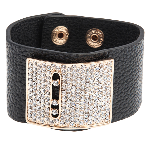 Браслет Selena Street Fashion, цвет: черный. 4004842040048420 Браслет Selena Street Fashion, цвет: черный. 4004842040048420Стильный браслет Street Fashion выполнен из натуральной кожи и украшен декоративной пряжкой со стразами Swarovski. Браслет застегивается на две металлические кнопки. Коллекция Street Fashion – бижутерия, которая, как и весь уличный стиль, не обязывает к соответствию строгим стандартам, а позволяет легко и немного играючи выстроить свой образ.