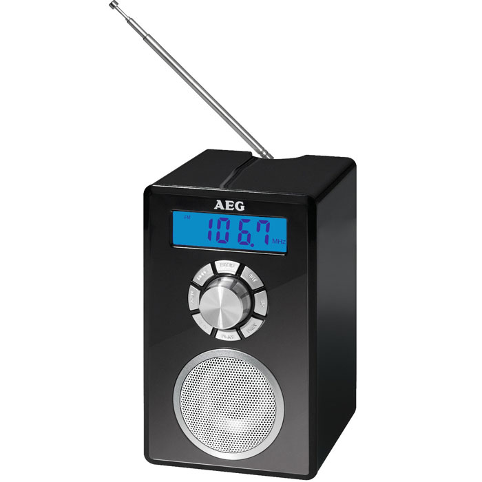 AEG MR 4139 BT, Schwarz Bluetooth-радиоприемникMR 4139 BT schwarz AEG MR 4139 BT, Schwarz Bluetooth-радиоприемникMR 4139 BT schwarzРадиоприемник AEG MR 4139 BT - это компактный радиоприемник с функцией Bluetooth и цифровой настройкой частоты. Модель питается как от сети, так и от батареек. Такую модель можно взять с собой куда угодно и слушать свои любимые радио шоу и хорошую музыку на природе. Оснащен встроенными часами и антенной. Приемник отлично подойдет для походов или отдыхе на пикнике. Еще одна хорошая черта данной модели является долговечность заряда батареи. беспроводное соединение с устройствами поддерживающими технологию Bluetooth цифровой FM-стерео приемник с памятью на 20 станций ЖК-дисплей с синей подсветкой телескопическая антенна, разъем для наушников, разъем AUX-IN (для подключения аналоговых устройств) питание: Адаптер 230 В, 50 Гц. Батарейки 4 х 1,5 В (АА) (не входят в комплект поставки)