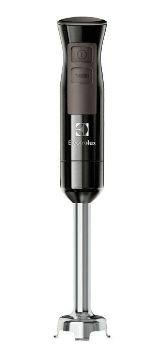 Electrolux ESTM 5700 блендерESTM 5700 Electrolux ESTM 5700 блендерESTM 5700Ножи TruFlow® Технология TruFlow® обеспечивает высокую производительность, эффективное измельчение без хлопот и неизменную стабильность результатов. Форма колокола, подсказанная профессиональными шеф-поварами, обеспечивает отличную производительность при смешивании, повышенную эффективность и отсутствие брызг. Мощный мотор 600 Вт Мощный мотор 600 Вт Мощный 600-ваттный двигатель блендера обеспечивает высокую производительность – и избавляет от всяких хлопот при измельчении. В комплекте: измельчитель, венчик, чаша В комплекте: измельчитель, венчик, чаша Этот погружной миксер поставляется с целым спектром принадлежностей, позволяющих вам подобрать стиль смешивания согласно конкретному блюду. Измельчитель, венчик и чаша дают немало возможностей. Эргономичный дизайн Эргономичный дизайн Дизайн – это не только сложные формы и гладкие края. Эргономичный дизайн этого погружного миксера заботится о ваших кистях и руках, а его стильный вид порадует и ваши глаза.