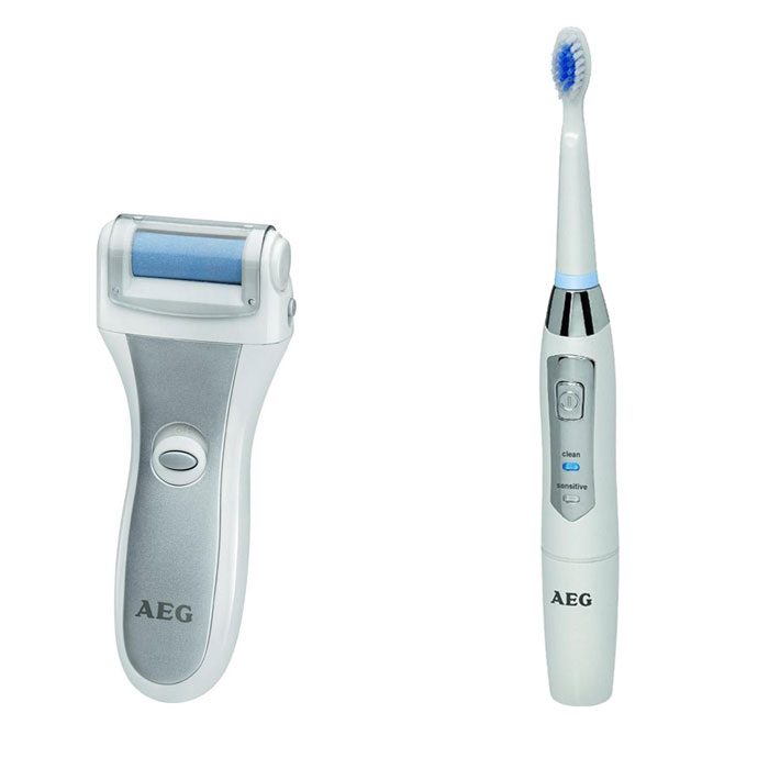AEG PHE 5642, White Silver Электрическая роликовая пилка + зубной центр AEG EZS 5663PHE 5642 weis-silber + EZS 5663 wess AEG PHE 5642, White Silver Электрическая роликовая пилка + зубной центр AEG EZS 5663PHE 5642 weis-silber + EZS 5663 wessAEG PHE 5642 - машинка для педикюра и удаления мозолей в домашних условиях. Специальное покрытие ролика служит для безболезненного удаления ороговевшей кожи и стимулирования роста новой.