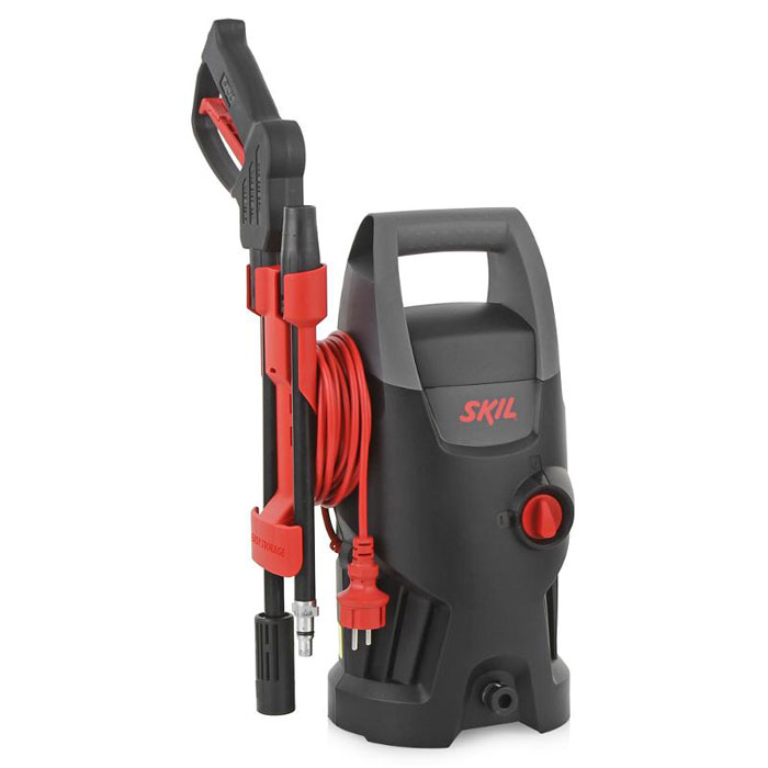 Минимойка SKIL 0761RAF0150761RA Минимойка SKIL 0761RAF0150761RAМойки высокого давления SKIL 0761RA превосходно справляется со всеми загрязнениями благодаря мощному напору воды высокого давления. Она может применяться дома и на даче, на стройке и в гараже. При этом не останутся неохваченными и самые труднодоступные места. Благодаря небольшим размерам и вертикальному исполнению, мойка отличается прекрасной манёвренностью, а колеса облегчают уверенное перемещение с места на место.