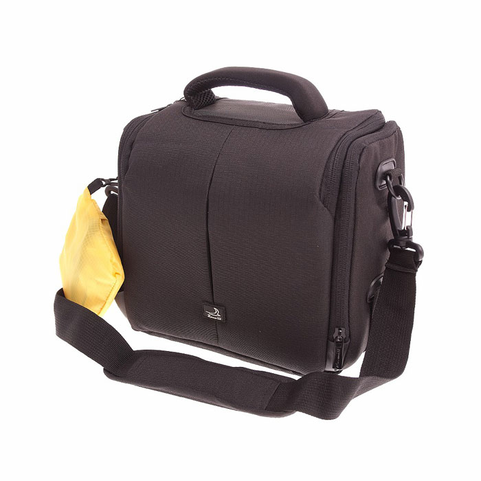 Roxwill N40, Black чехол для фото- и видеокамерN40 black Roxwill N40, Black чехол для фото- и видеокамерN40 blackНадежная сумка Roxwill N40 для для зеркальной фотокамеры с установленным объективом. Надежно защитит вашу камеру от случайных ударов и царапин, а также от пыли и влаги. Верхний откидной клапан закрывается на двойную застежку «молния» и обеспечивает быстрый доступ к фотокамере. Дополнительно возможно разместить зарядное устройство с помощью внутренней передвижной перегородки. Имеется два внутренних кармана для карт памяти и два внешних кармана для аксессуаров. Для переноски предусмотрены регулируемый наплечный ремень и удобная ручка. Предусмотрена возможность крепления на поясном ремне. В комплект входит чехол для защиты от дождя